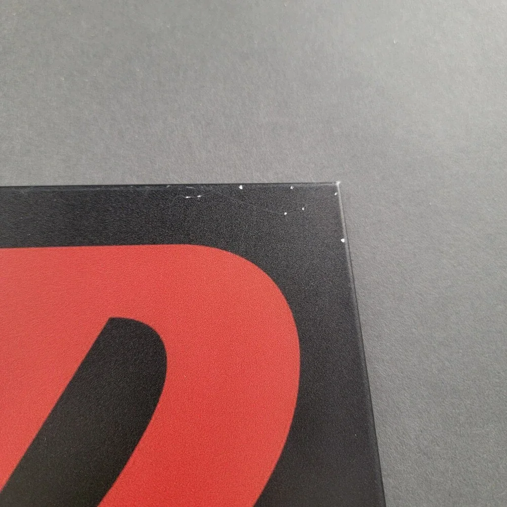 Displate metal wall